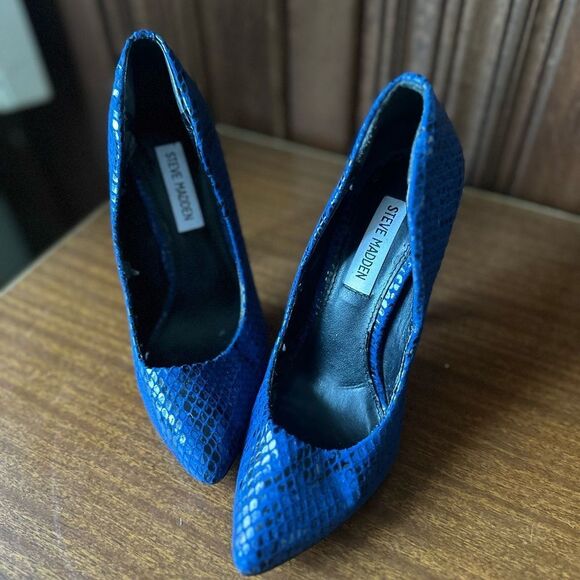 Blue Snakeskin Pattern Stilettos - Picture 3 of 7